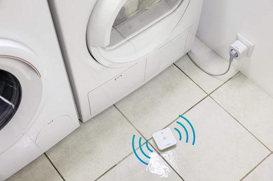 Bosch Smart Home Wassermelder, Mit Notrufschnellwahl in Der App, Rutschfest