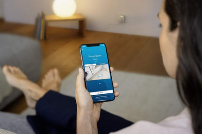 Bosch Smart Home Wassermelder, Mit Notrufschnellwahl in Der App, Rutschfest