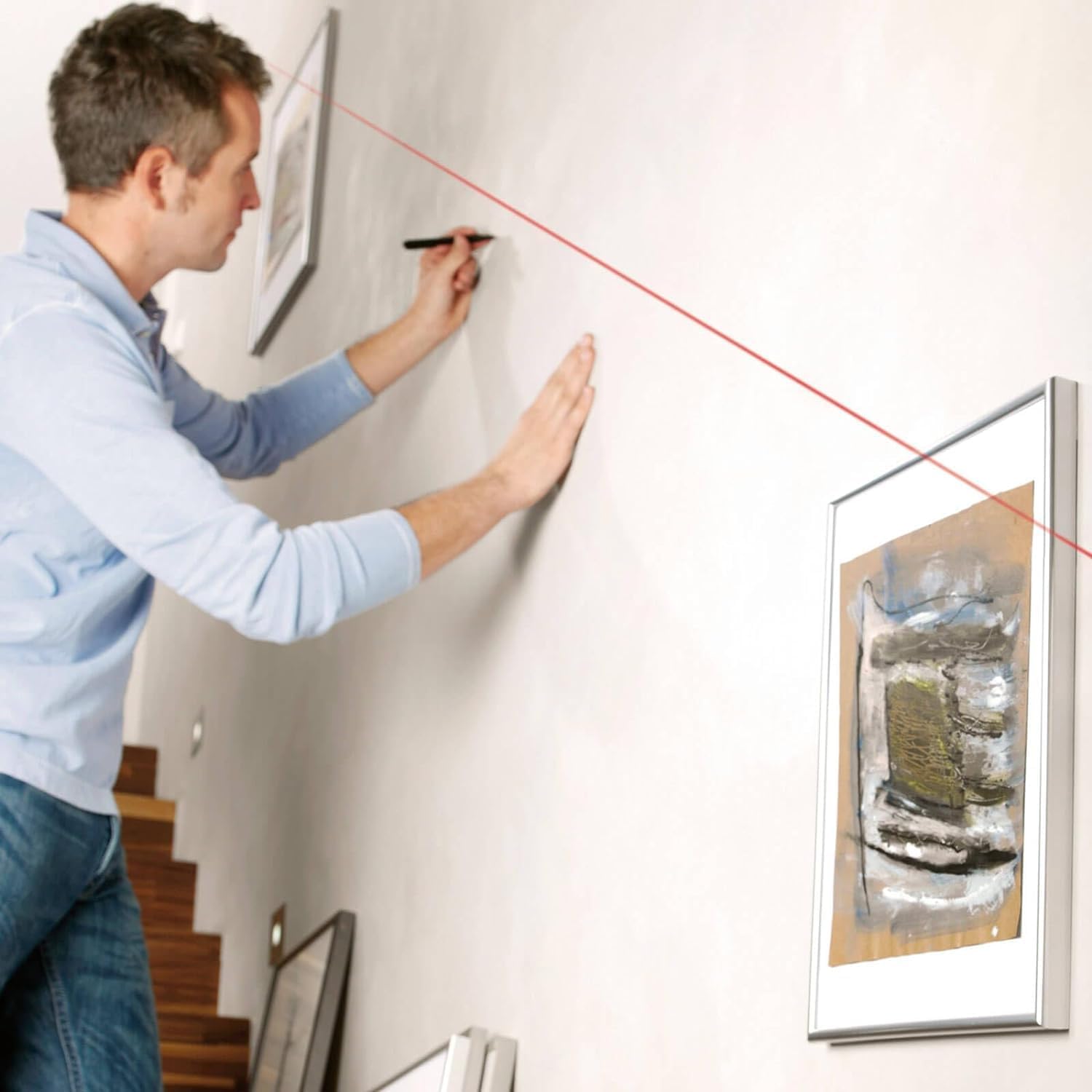 Bosch Laser-Wasserwaage EasyLevel mit Wandhalterung (Laserlinie zur flexiblen Ausrichtung an Wänden und Laserpunkt zur einfachen Höhenübertragung, im Karton)