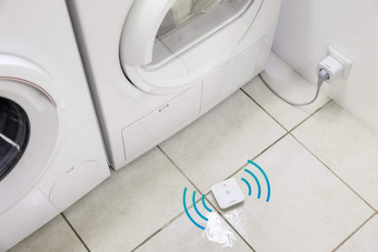Bosch Smart Home Wassermelder, Mit Notrufschnellwahl in Der App, Rutschfest