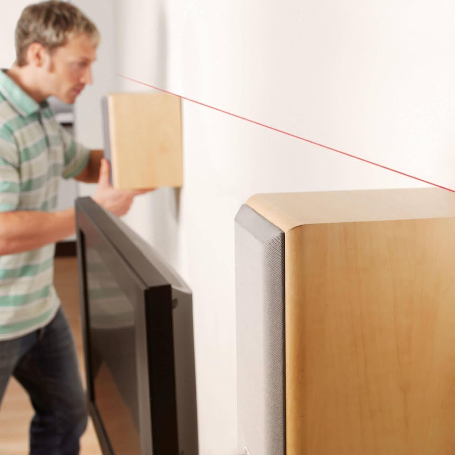 Bosch Laser-Wasserwaage EasyLevel mit Wandhalterung (Laserlinie zur flexiblen Ausrichtung an Wänden und Laserpunkt zur einfachen Höhenübertragung, im Karton)