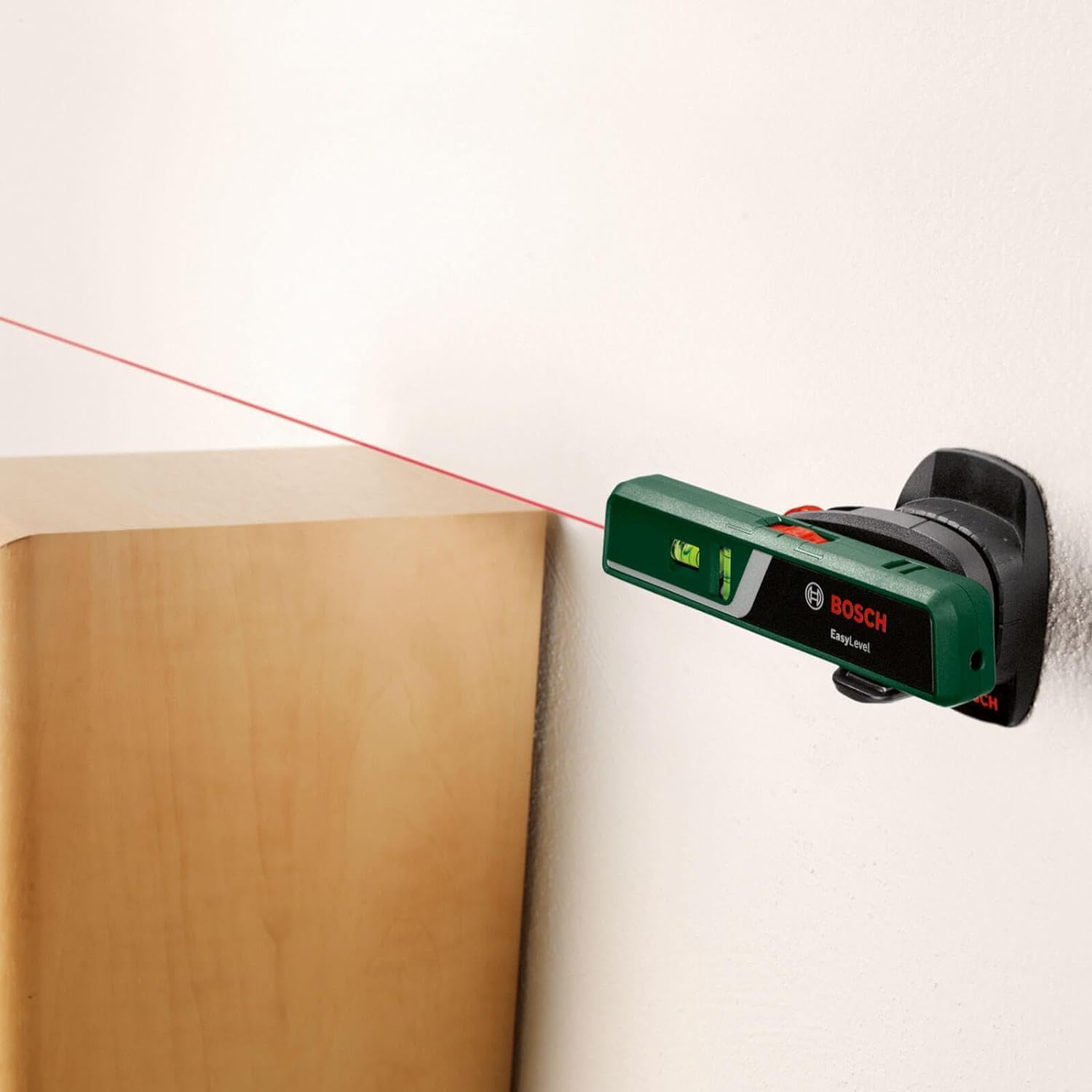 Bosch Laser-Wasserwaage EasyLevel mit Wandhalterung (Laserlinie zur flexiblen Ausrichtung an Wänden und Laserpunkt zur einfachen Höhenübertragung, im Karton)