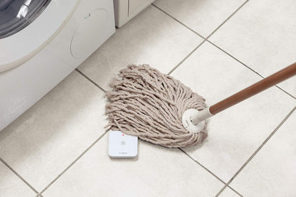 Bosch Smart Home Wassermelder, Mit Notrufschnellwahl in Der App, Rutschfest