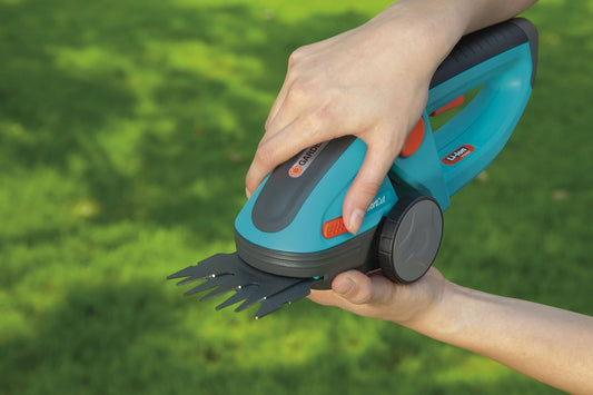 Gardena Gras- und Buchsmesser: 2-in-1 Ersatzmesser, Schnittbreite 8 cm, werkzeugloser Wechsel, Ersatzteil/Zubehör geeignet für Akku-Scheren ClassicCut und ComfortCut (2340-20)